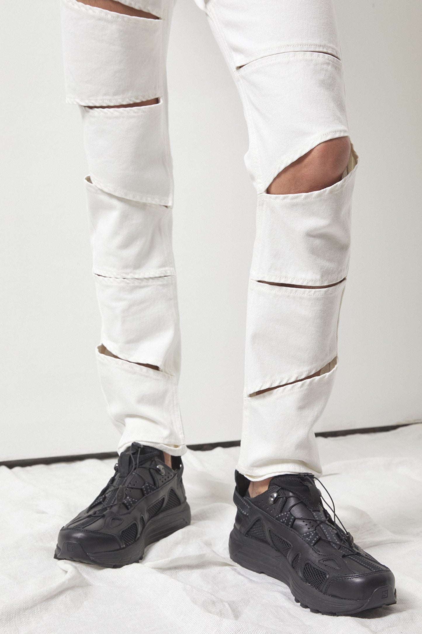 Moore Cut-Out Jeans